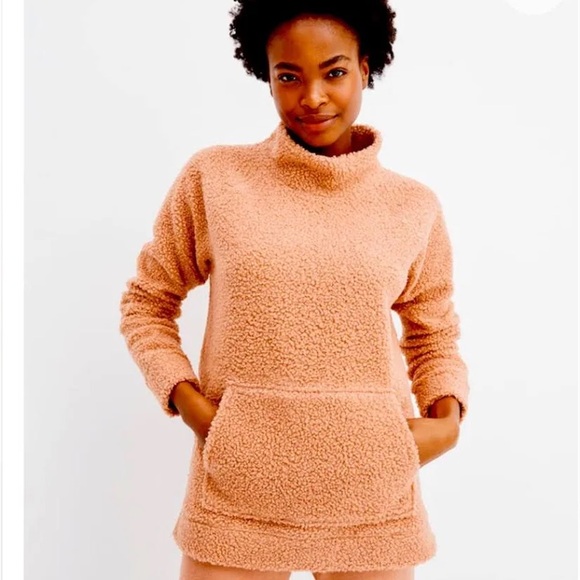 Elegant Cream Turtleneck Sweater - Picture 5 of 5